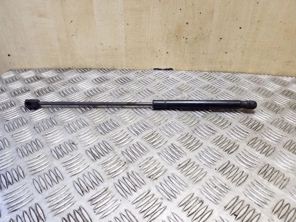 Motora pārsega amortizators 8X2316C826AC