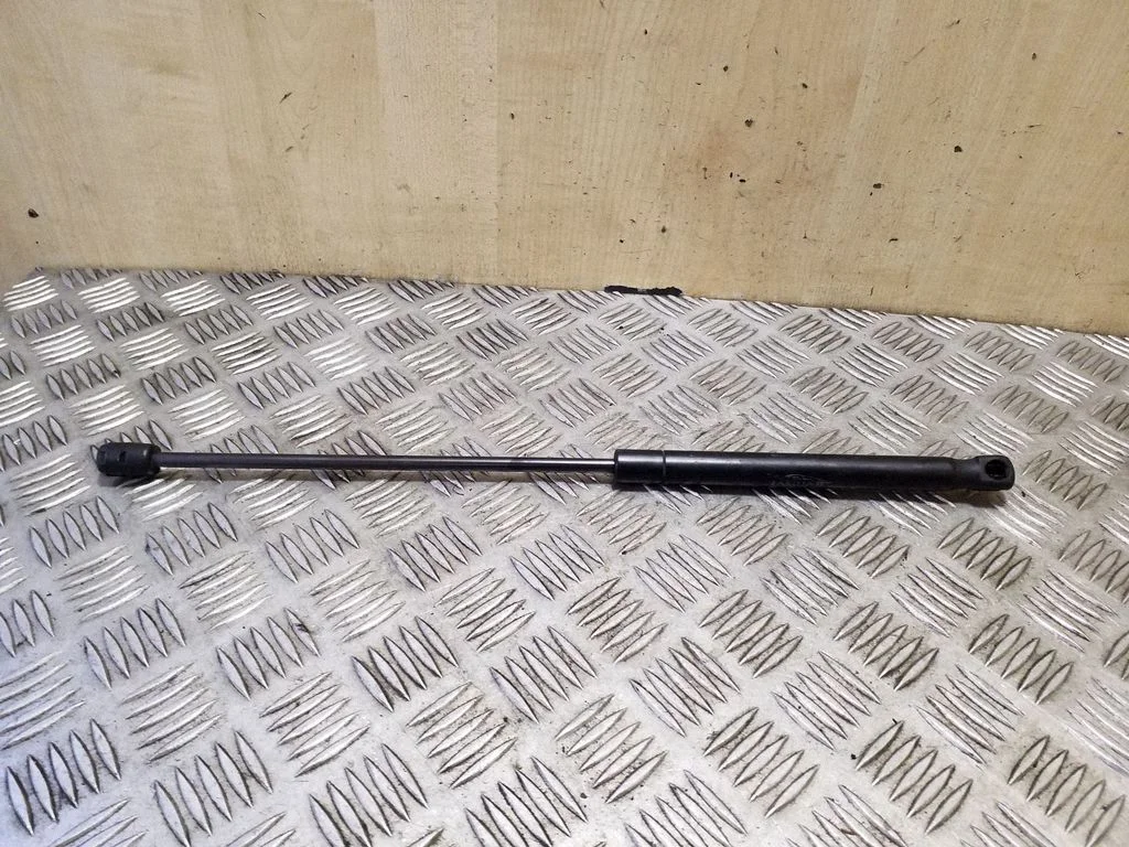 Motora pārsega amortizators 8X2316C826AC