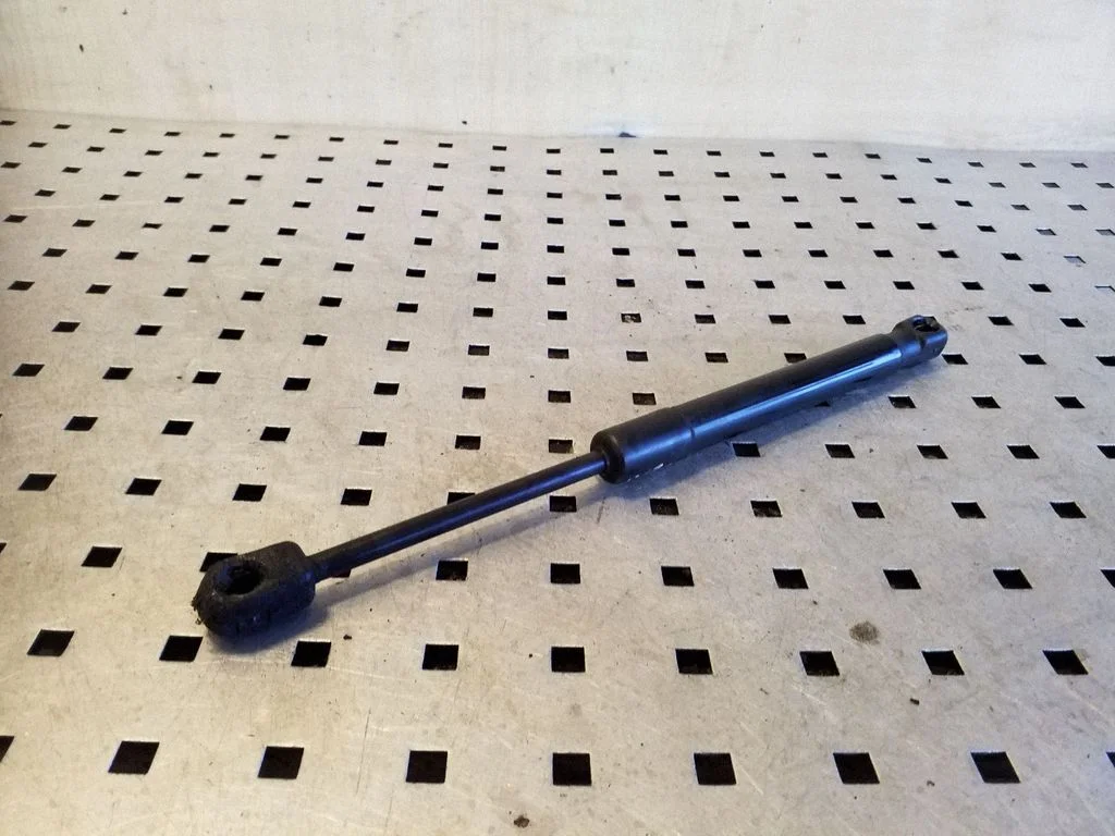 Front bonnet/hood damper/strut 4H0823359D – Audi A8 S8 D4 4H (2010-2016)