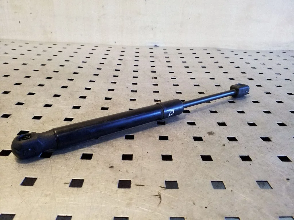 Front bonnet/hood damper/strut 4H0823359D – Audi A8 S8 D4 4H (2010-2016)