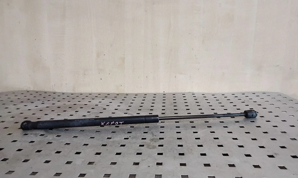 Front bonnet/hood damper/strut