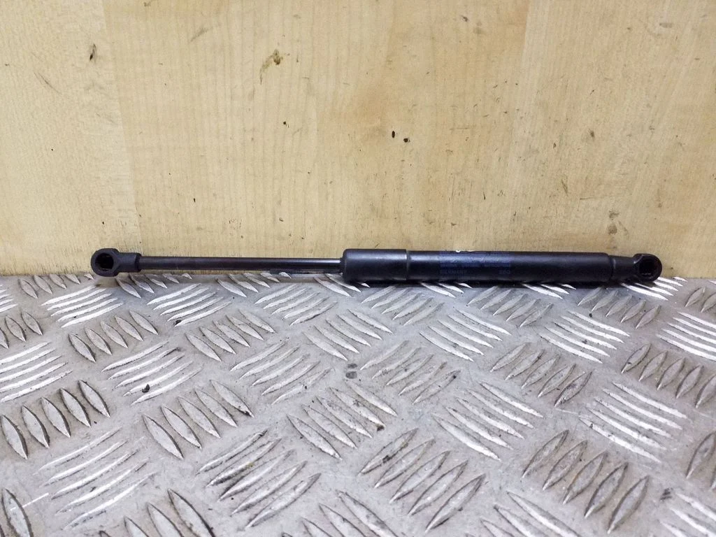 Siłownik maski 8J0823359C