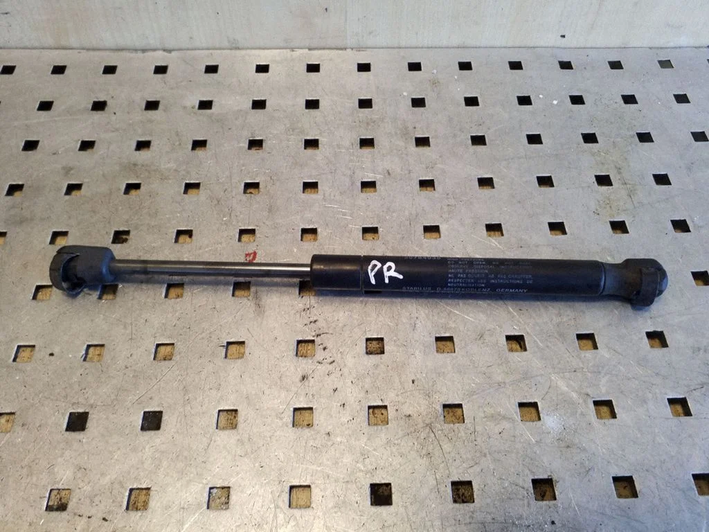 Front bonnet/hood damper/strut 30784935