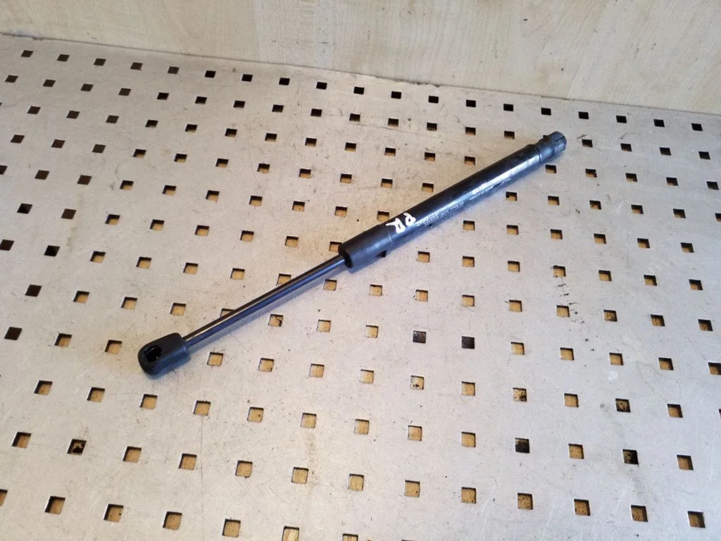 Front bonnet/hood damper/strut 811713Z000