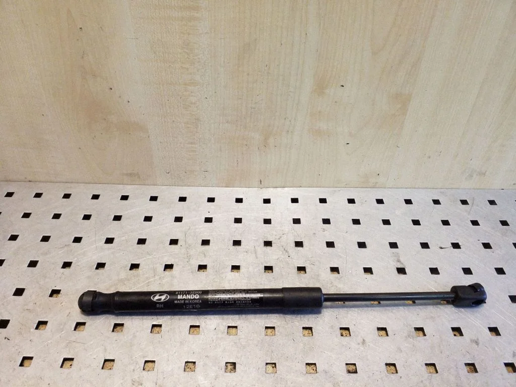 Front bonnet/hood damper/strut 811713Z000