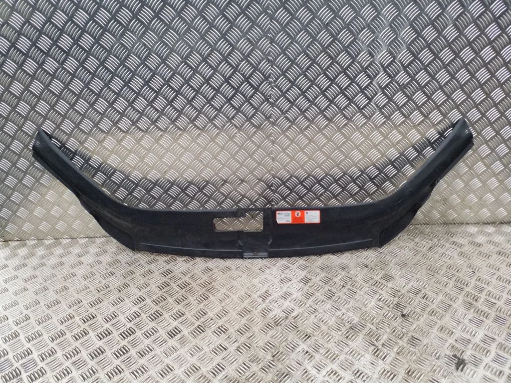 Engine bonnet/hood lock trim molding 4L0807081