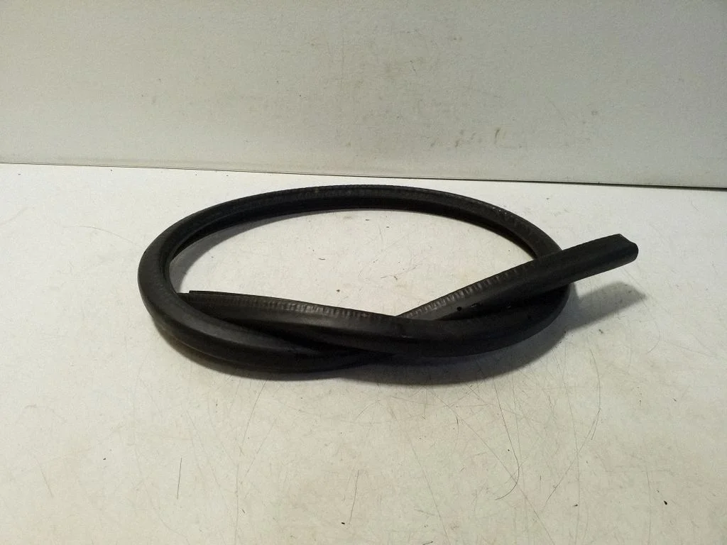 Engine compartment rubber 8J0823723B