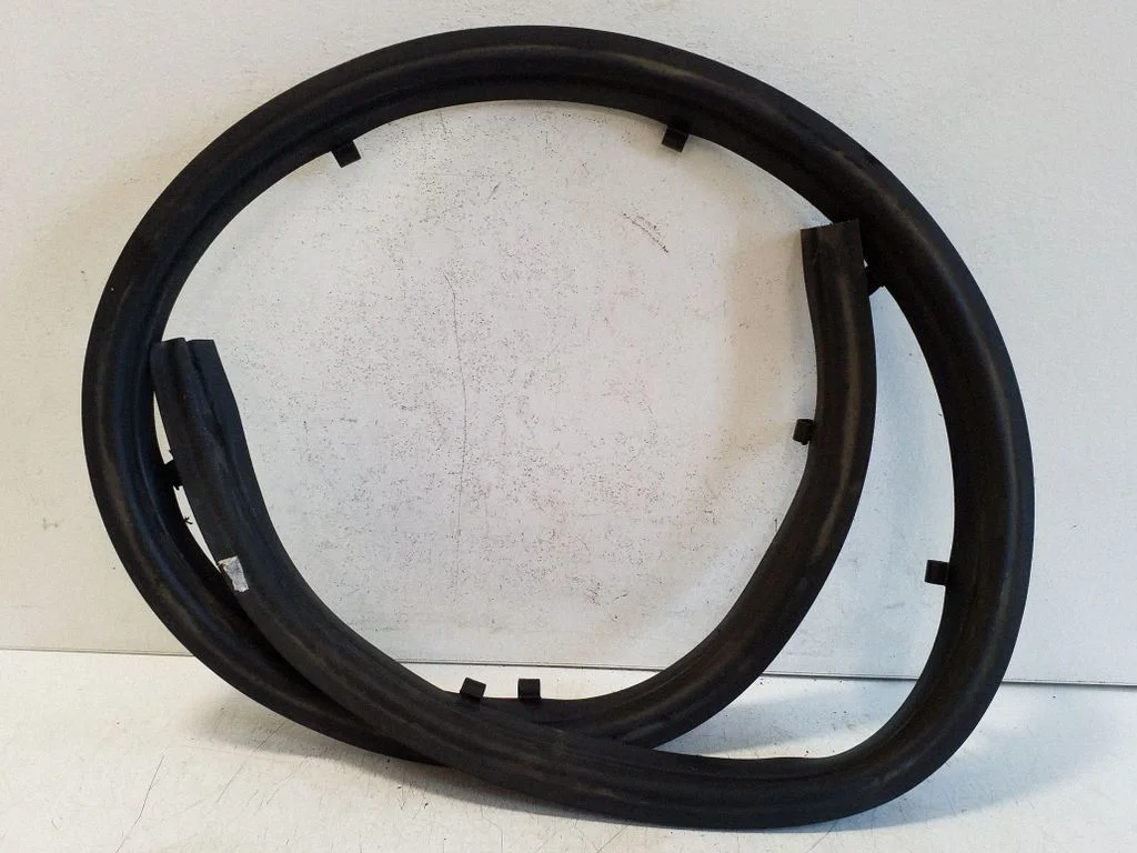 Engine compartment rubber A9068890098