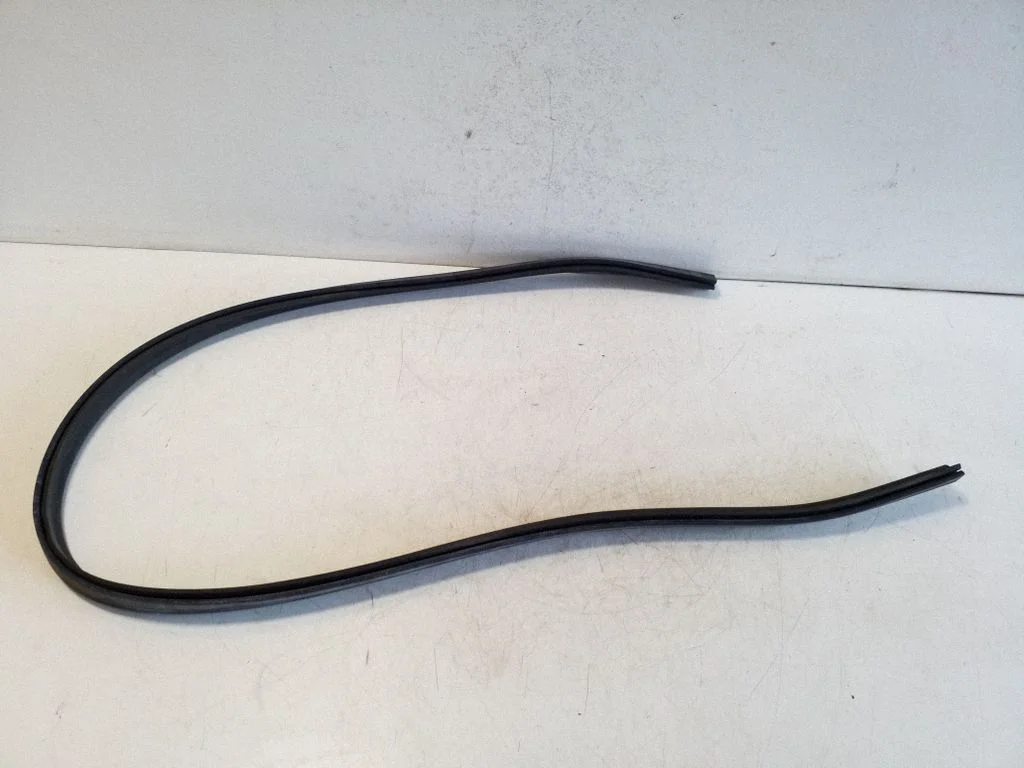 Engine compartment rubber 5NA823723
