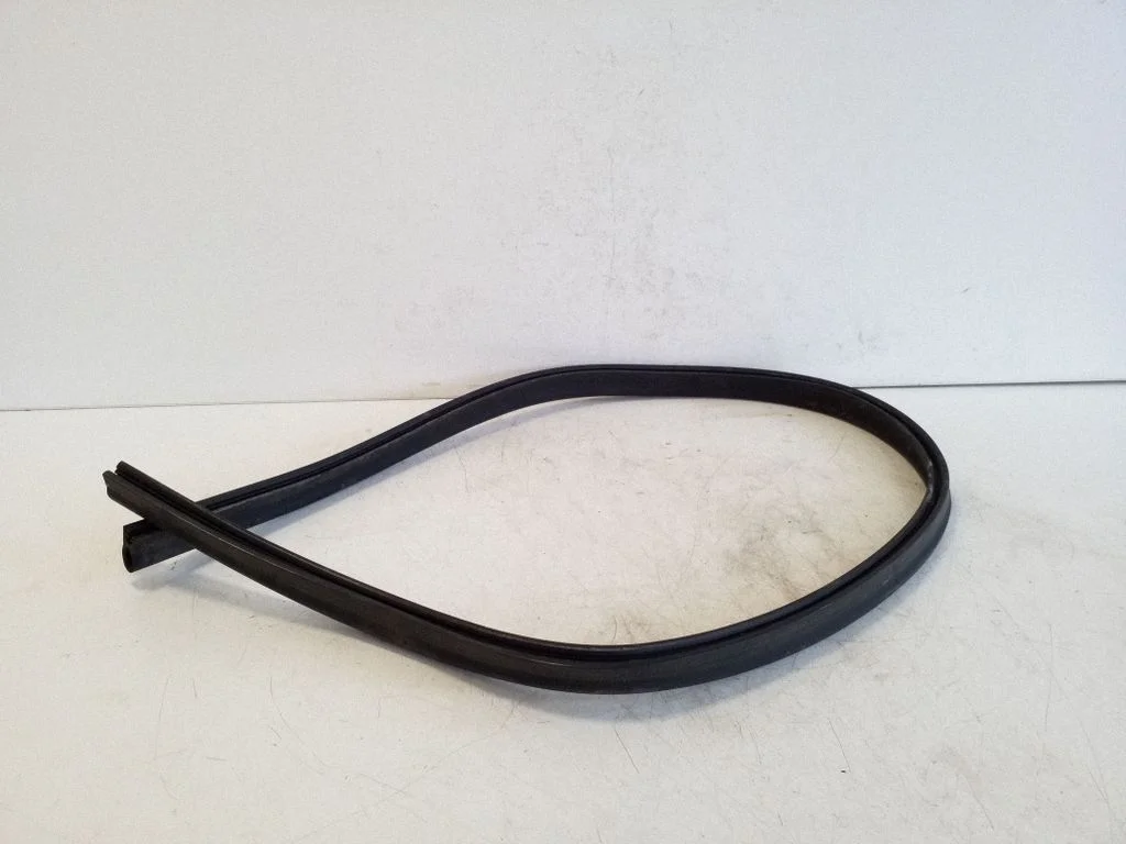 Engine compartment rubber 5G0823723B