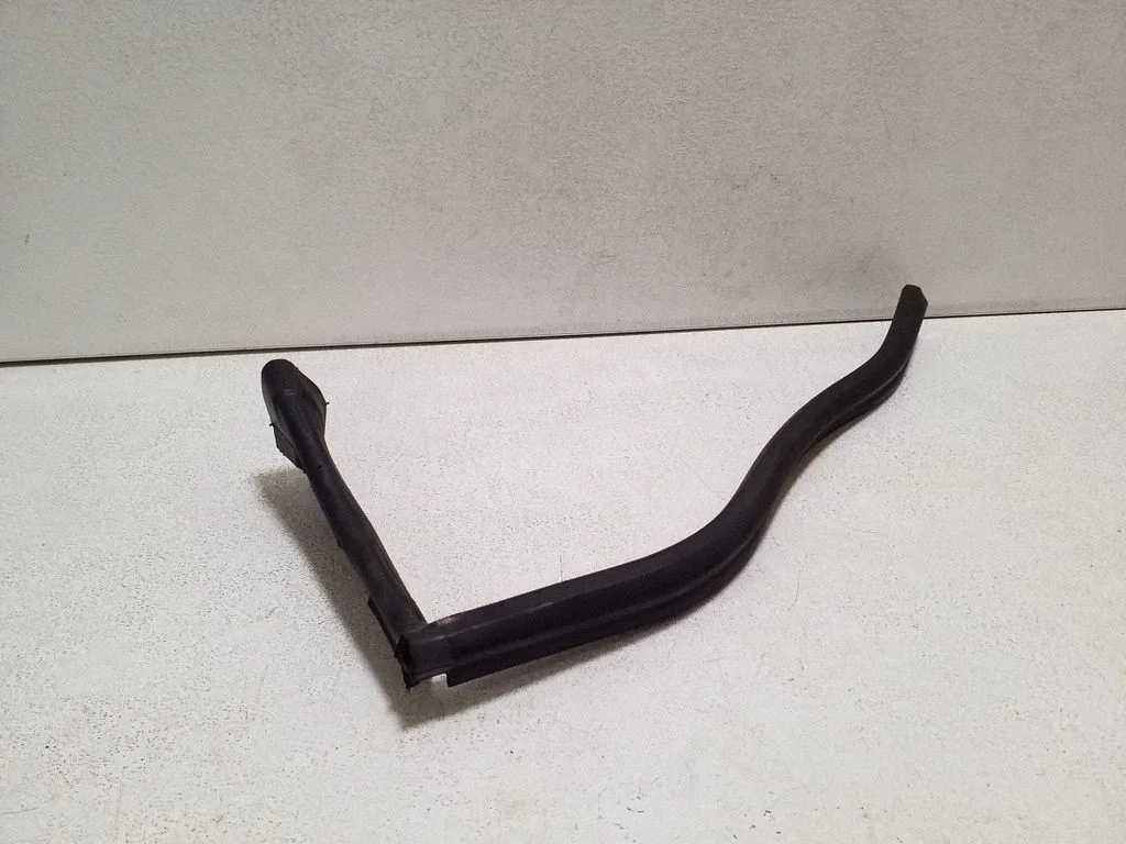 Mootoriruumi tihend – Mercedes-Benz CLS-klass C218 X218 (2011-2017)