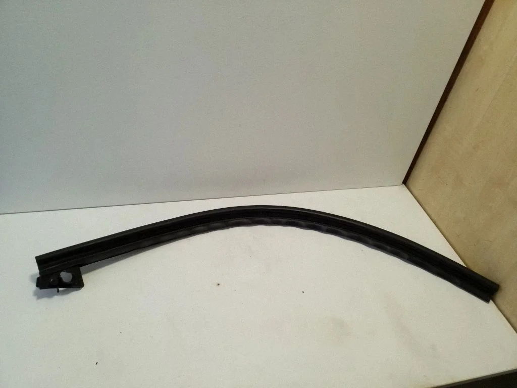 Motora nodalījuma gumija 8T0823723B