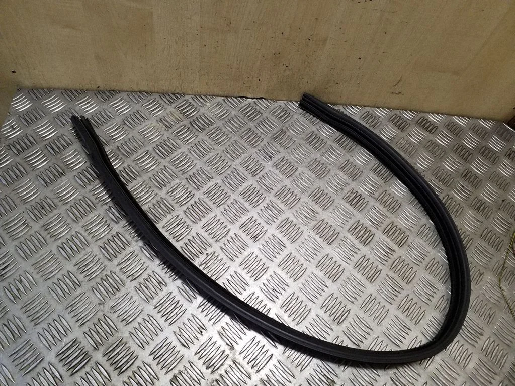 Mootoriruumi tihend BM5116770AA – Ford Focus (2010-2017)