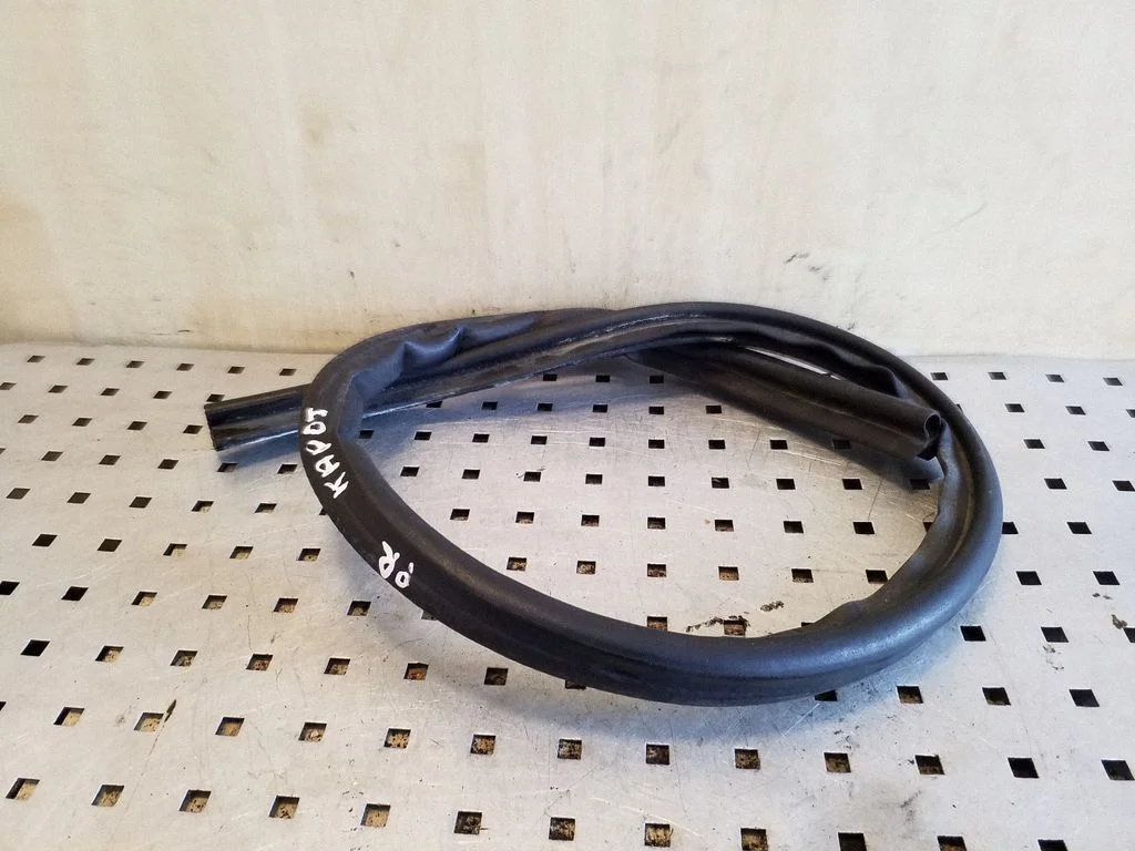 Engine compartment rubber 1K0823723C