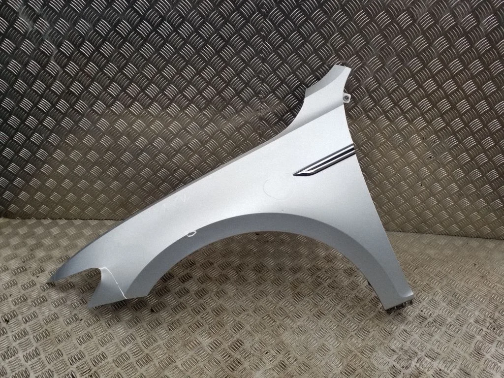 Fender – left
