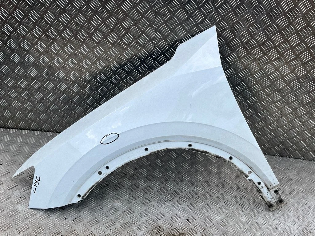Fender – Audi SQ2 GA (2017-), left