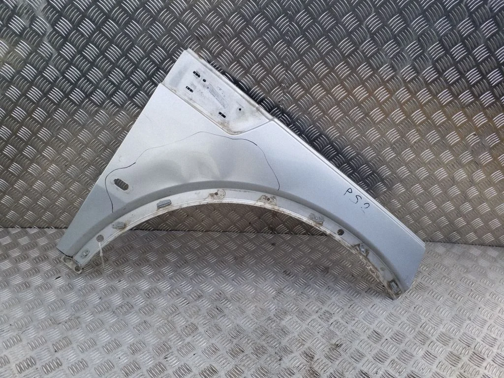 Fender – right