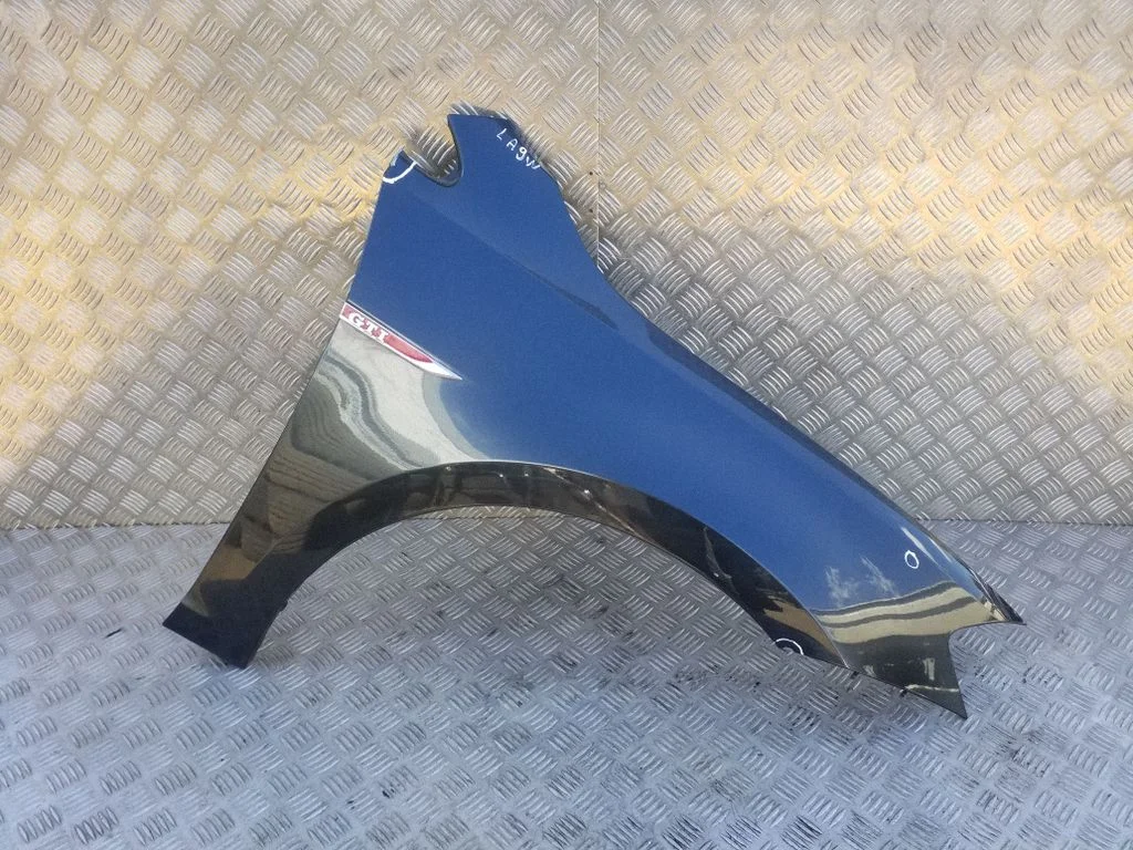 Fender – right