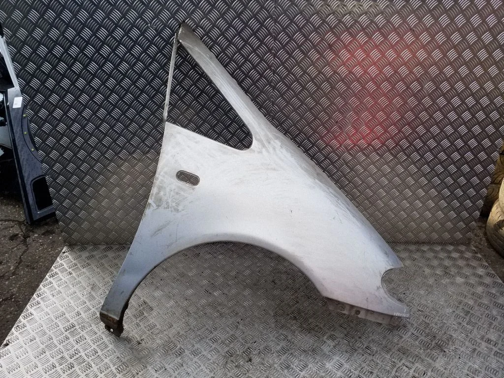 Fender – right