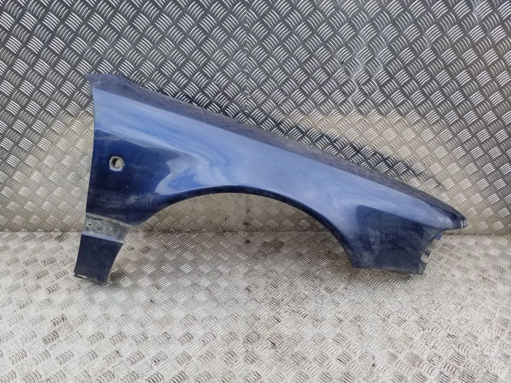 Fender – Audi A8 S8 D2 4D (1994-2002), right