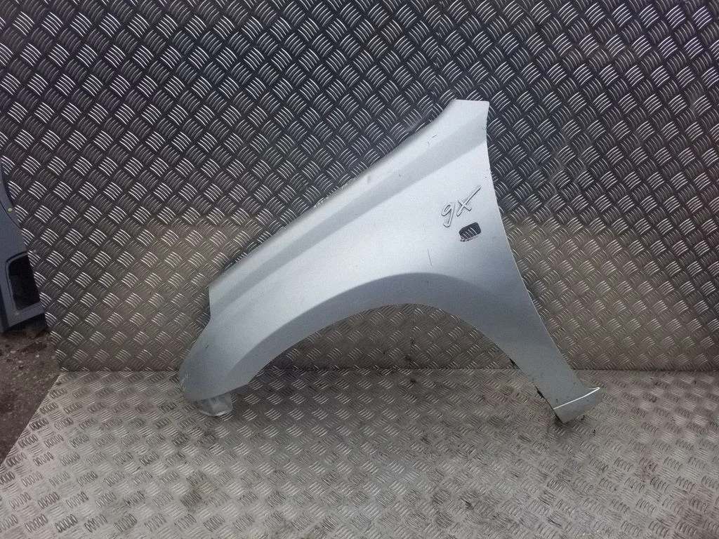 Fender – left