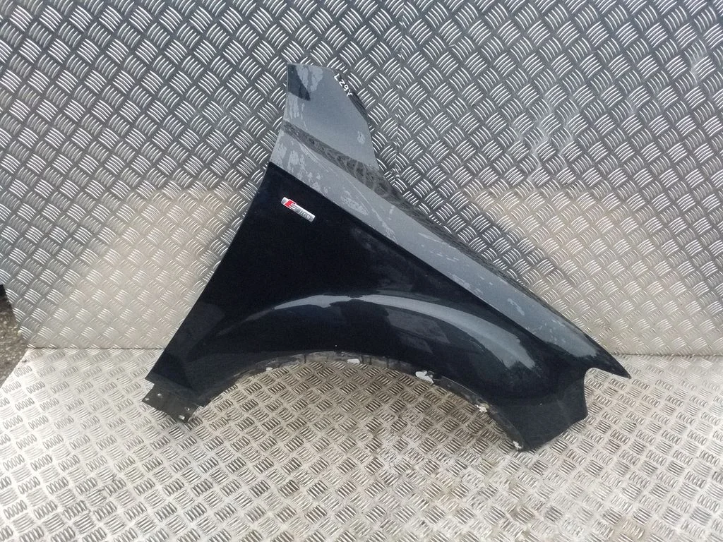 Fender – right