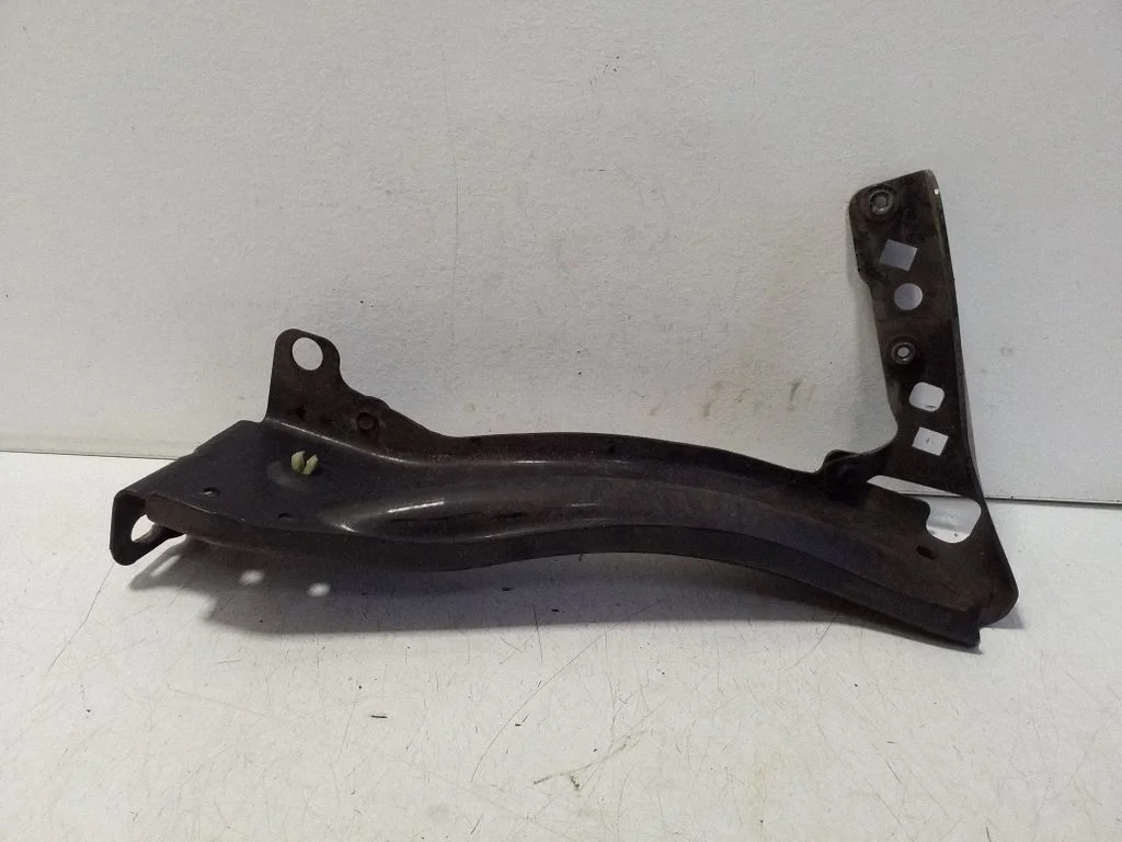 Fender mounting bracket 8J0821136F