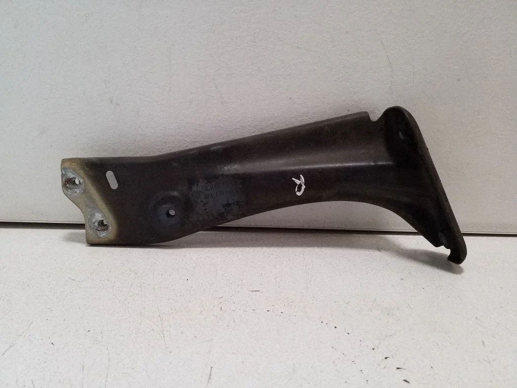Fender mounting bracket 5E0821142A