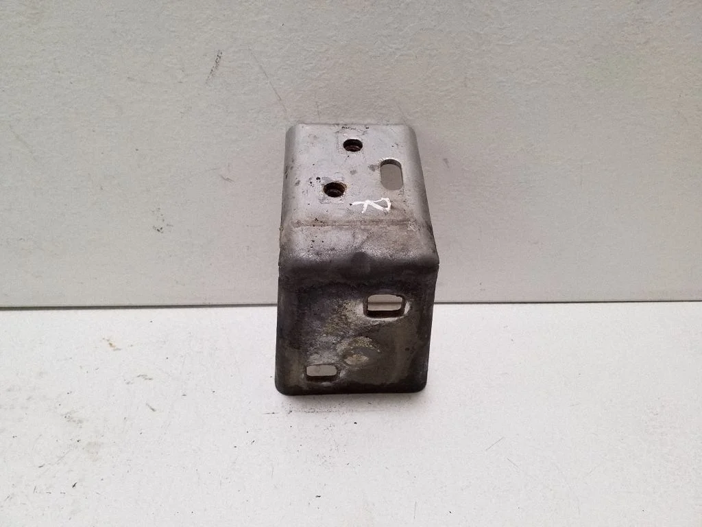 Fender mounting bracket BK2116D154AA