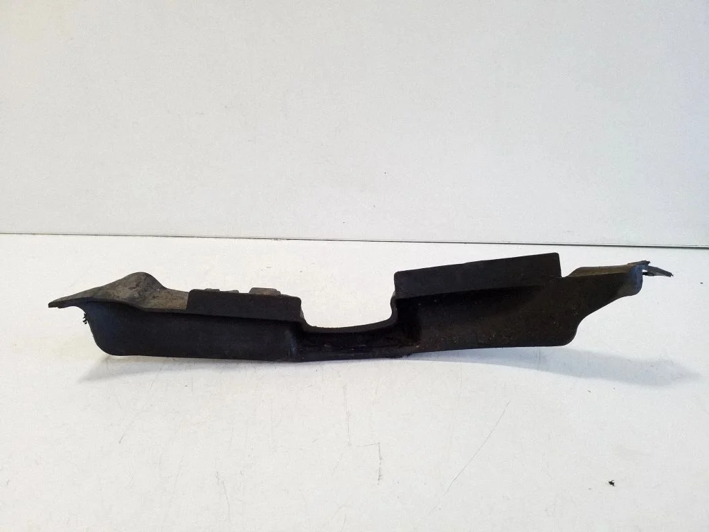 Fender mounting bracket 658853887A