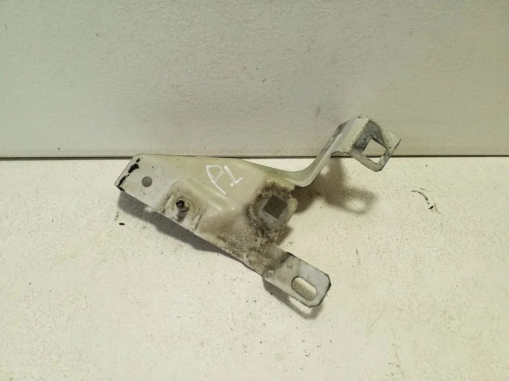 Fender mounting bracket – left