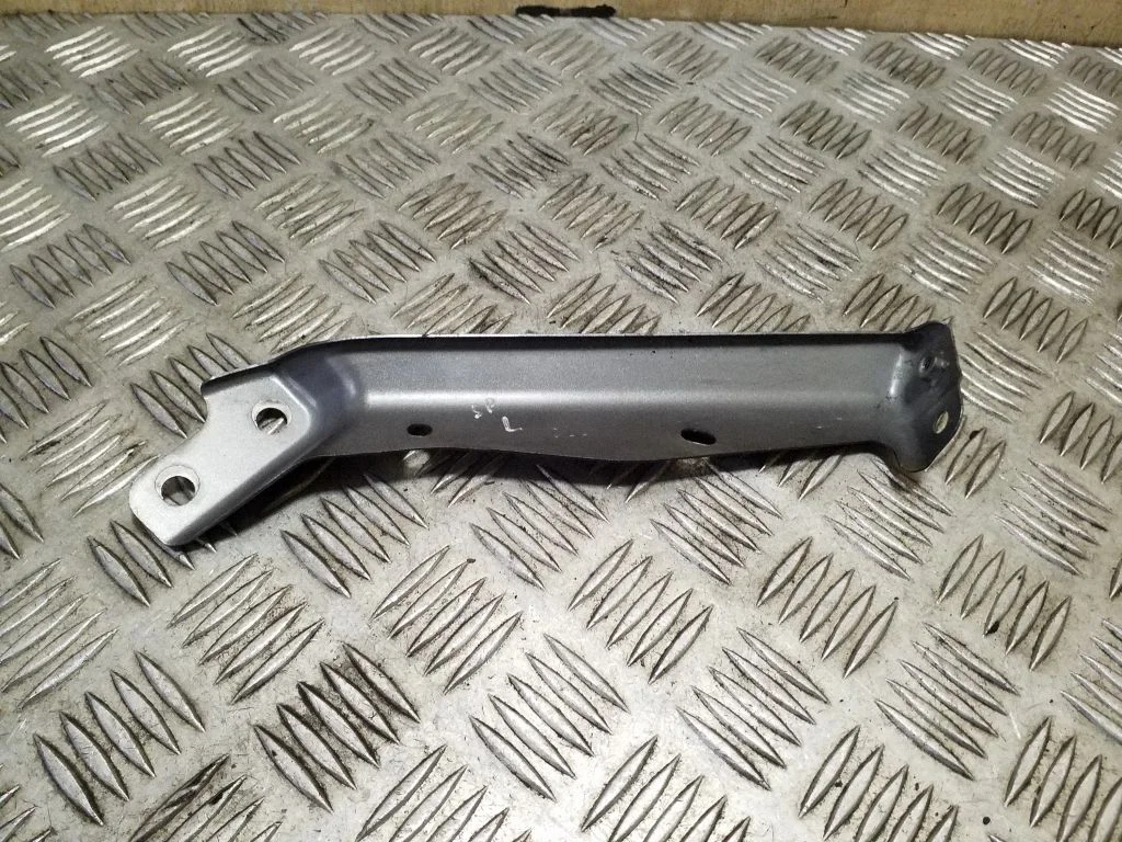 Fender mounting bracket – left