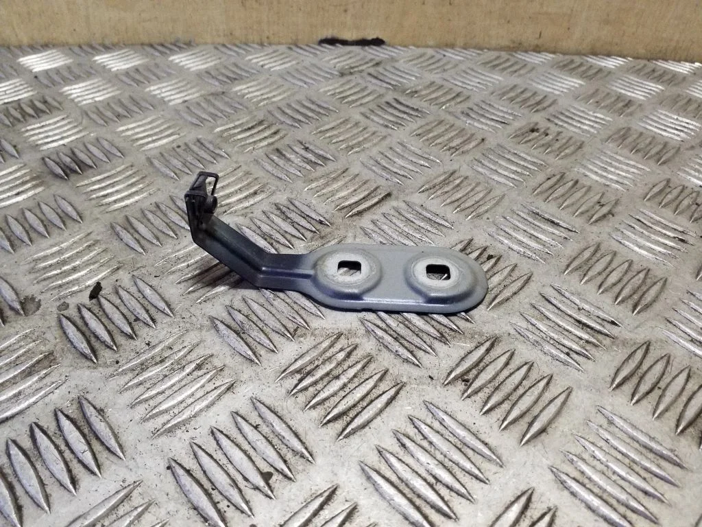 Fender mounting bracket – left