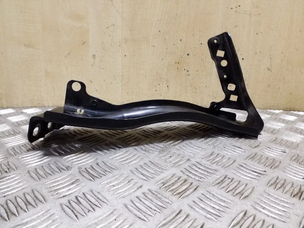 Fender mounting bracket – right