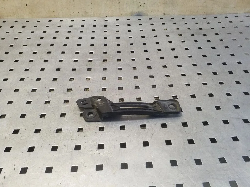 Fender mounting bracket CPLA16291AC