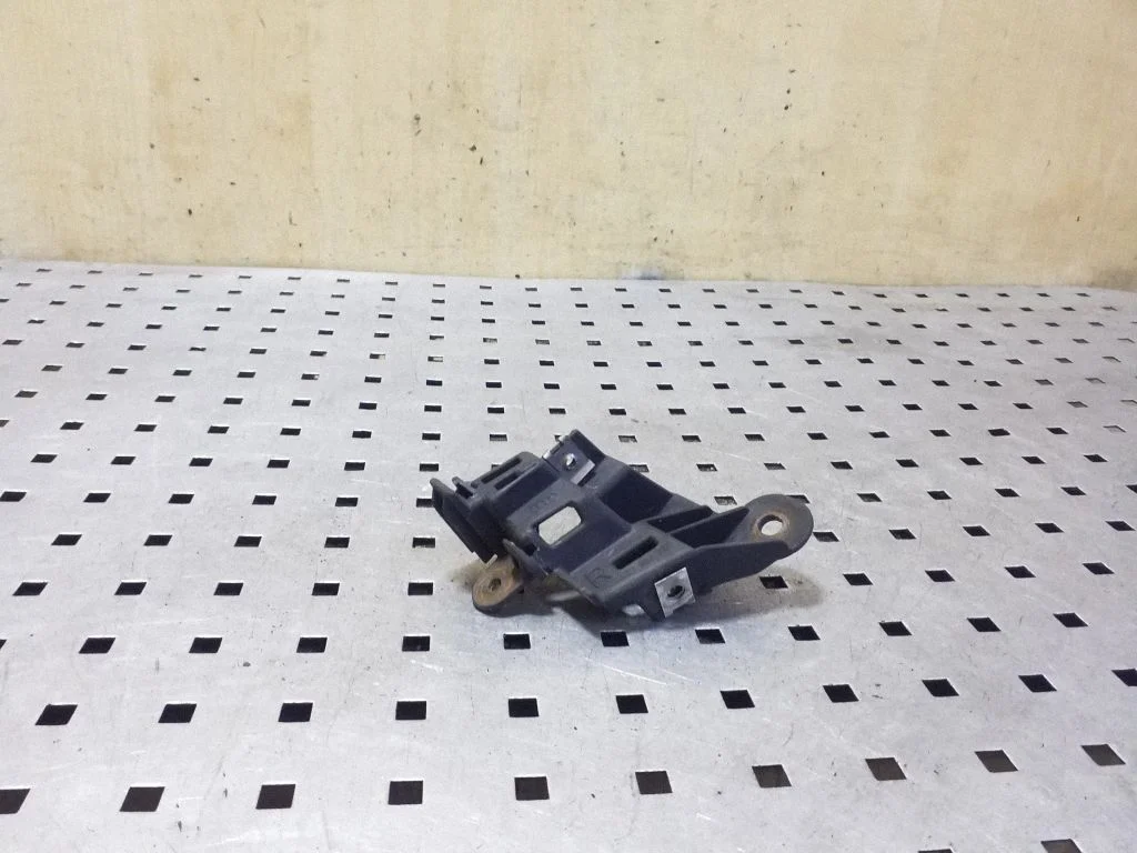 Spārna kronšteins 4Z7853232