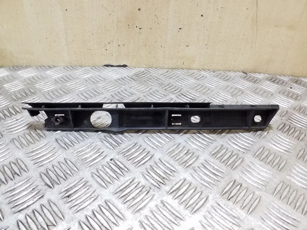 Fender mounting bracket 90458190 – Opel Omega B1 (1994-1999)