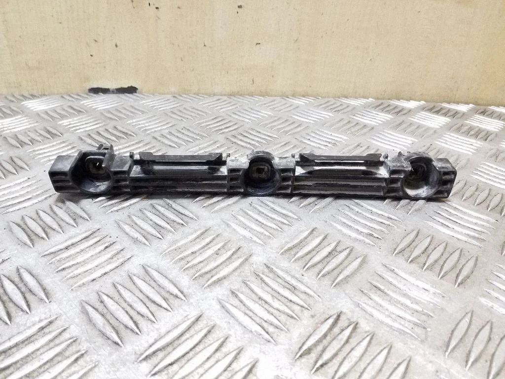 Poritiiva kinnitusklamber 100369200C