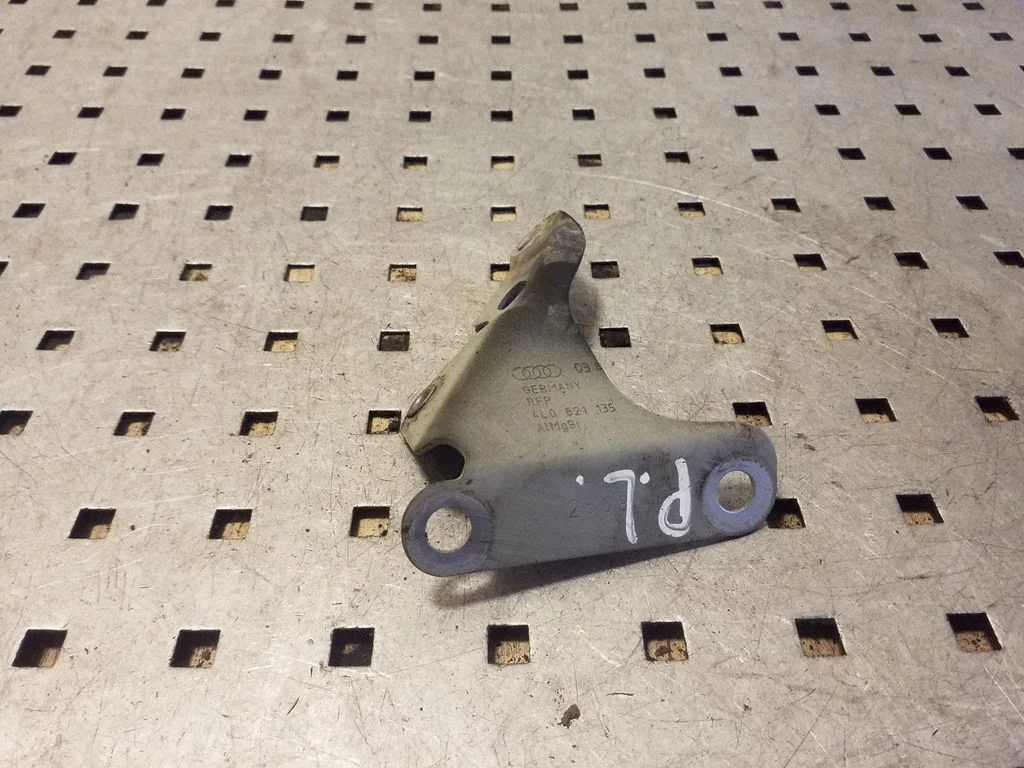 Fender mounting bracket 4L0821135