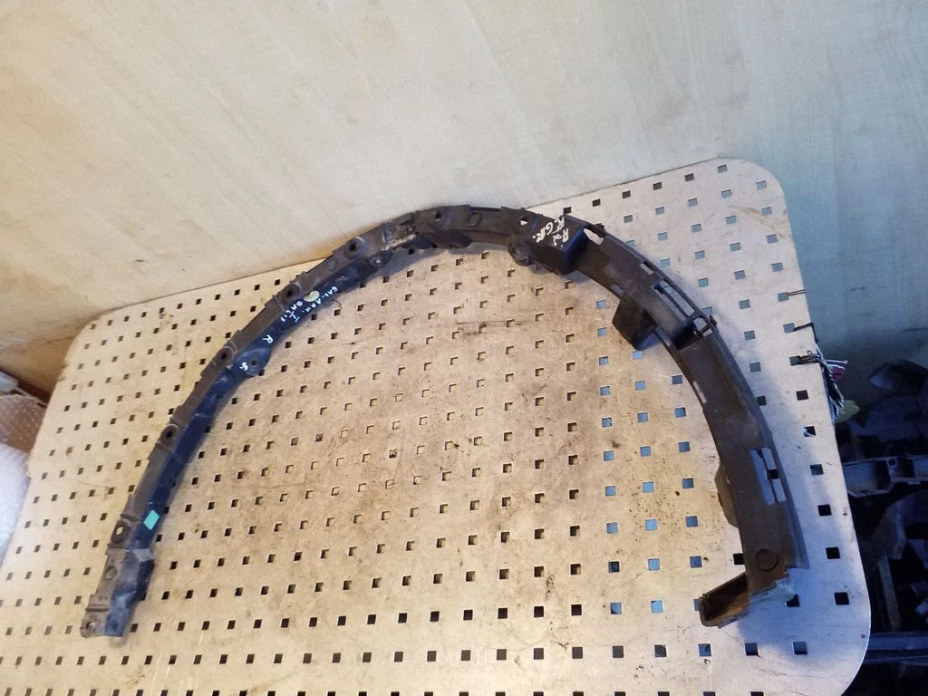 Fender mounting bracket 8Z0853862A