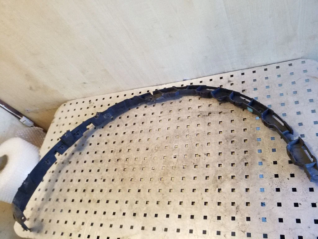 Fender mounting bracket 8Z0853864A