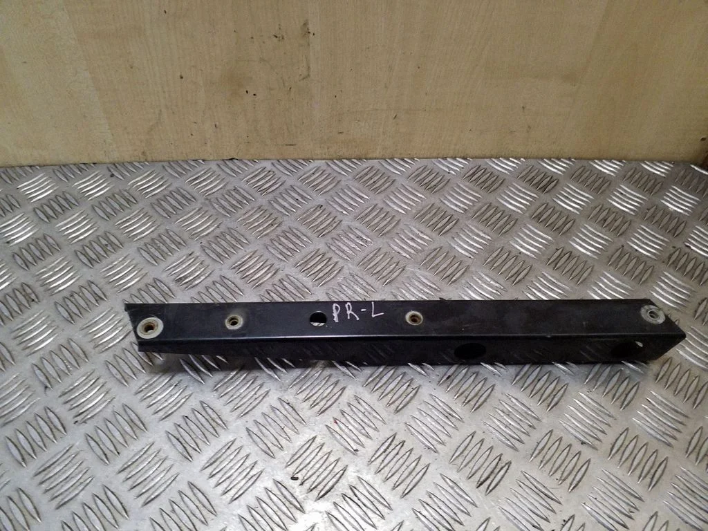 Fender mounting bracket 8Z0805091A