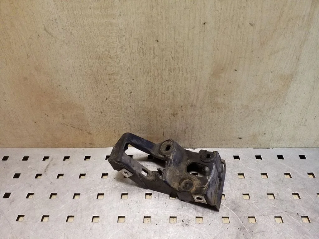Fender mounting bracket 8E0853921B