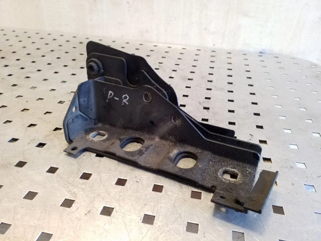 Fender mounting bracket – right