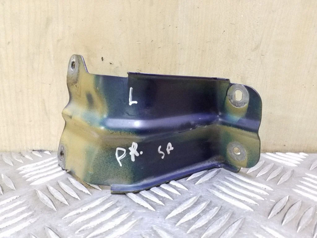 Fender mounting bracket – front left
