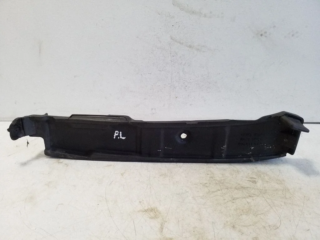 Pianka błotnika 8J0821111A