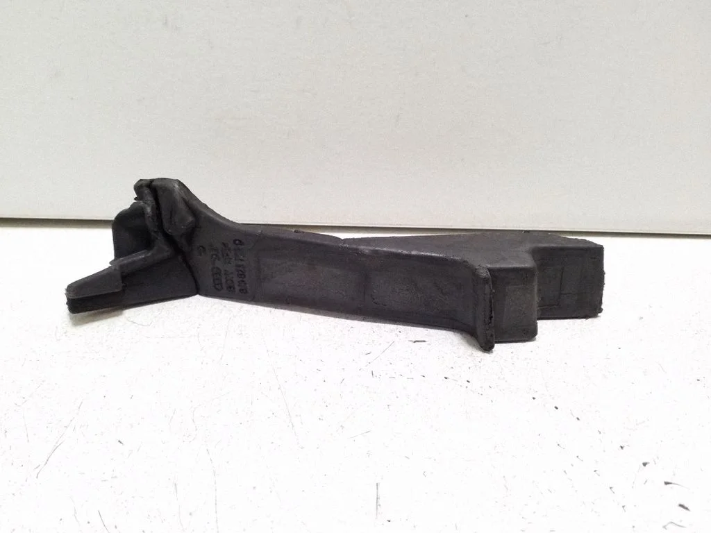 Pianka błotnika 8J0823722D