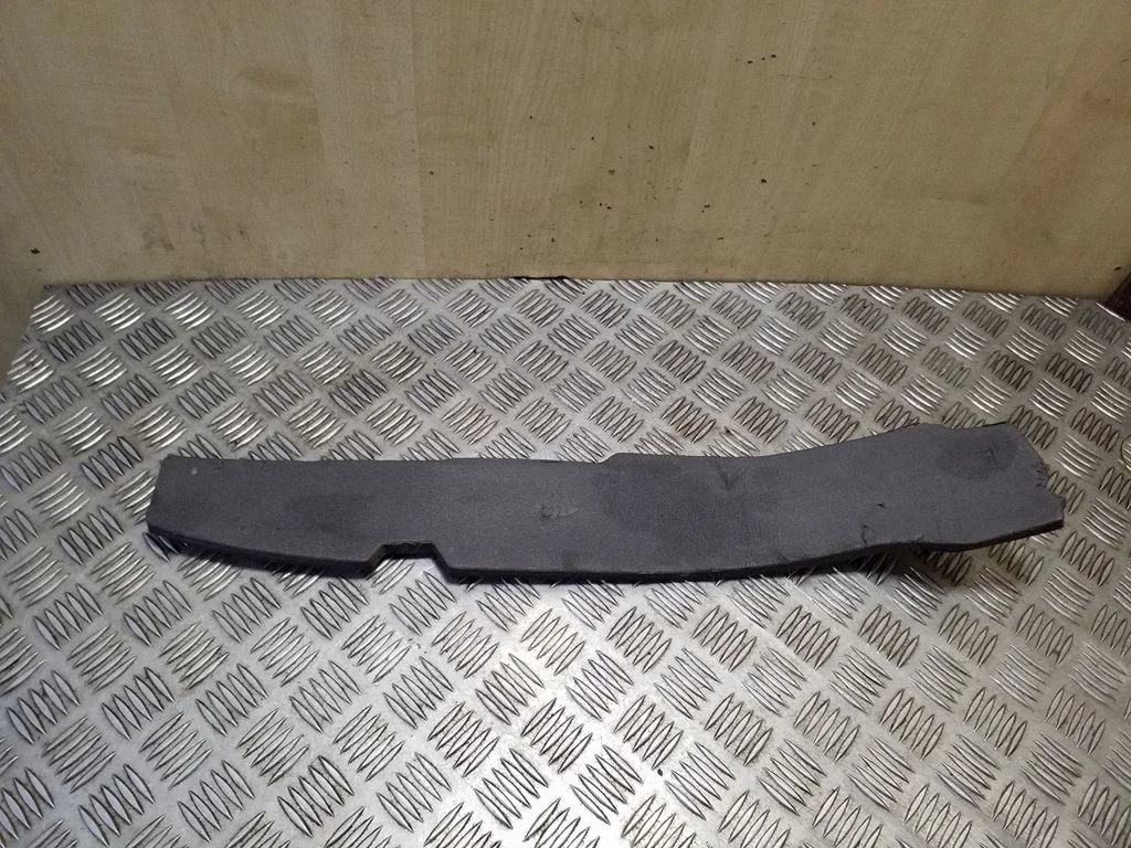 Fender foam support/seal – front left
