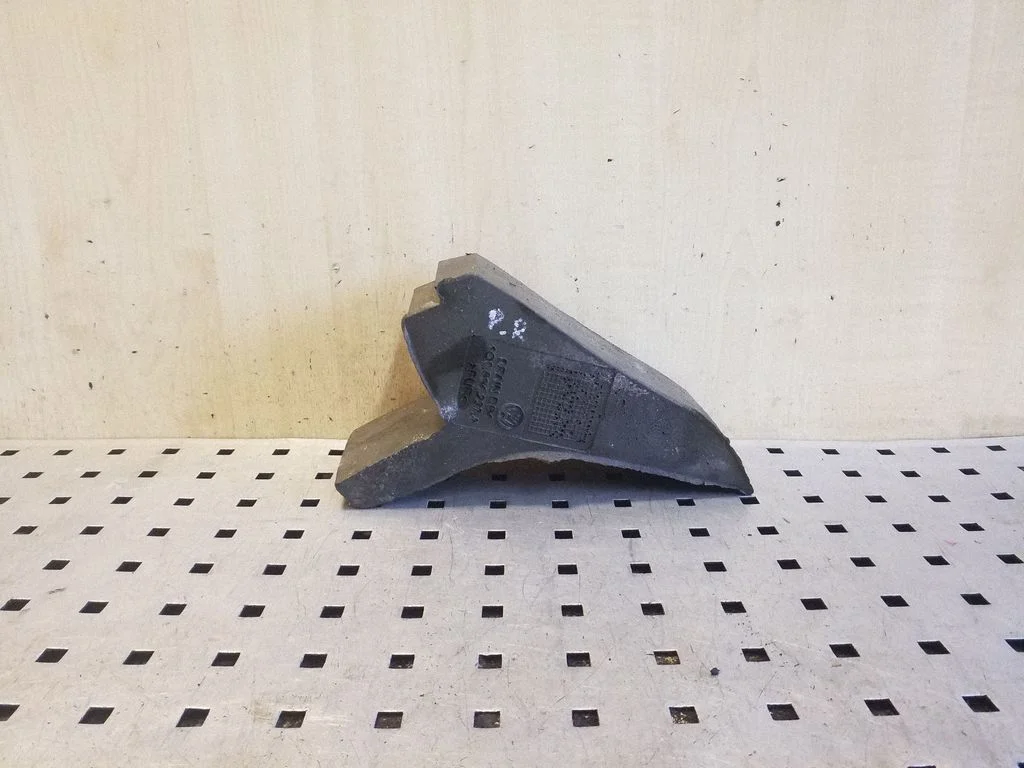 Fender foam support/seal – front right
