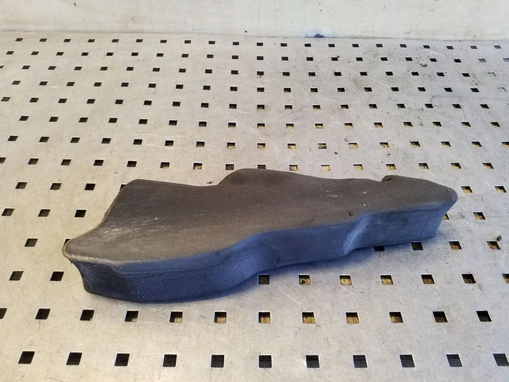 Fender foam support/seal – right